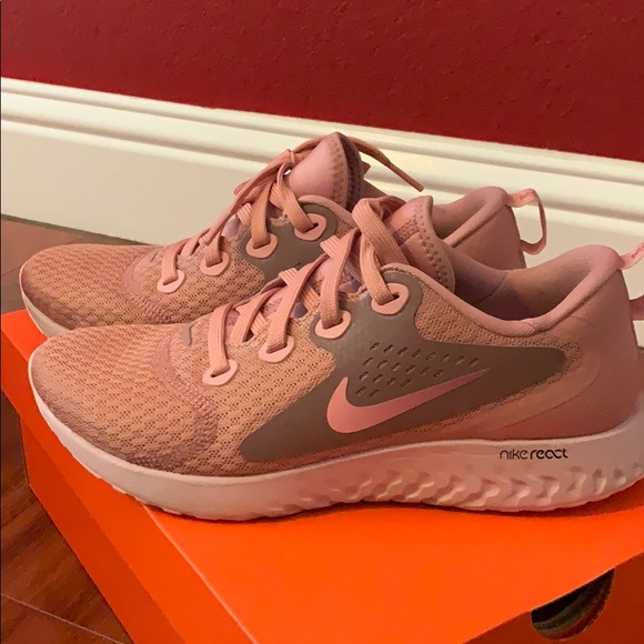 Woman\'s Nike Legend React